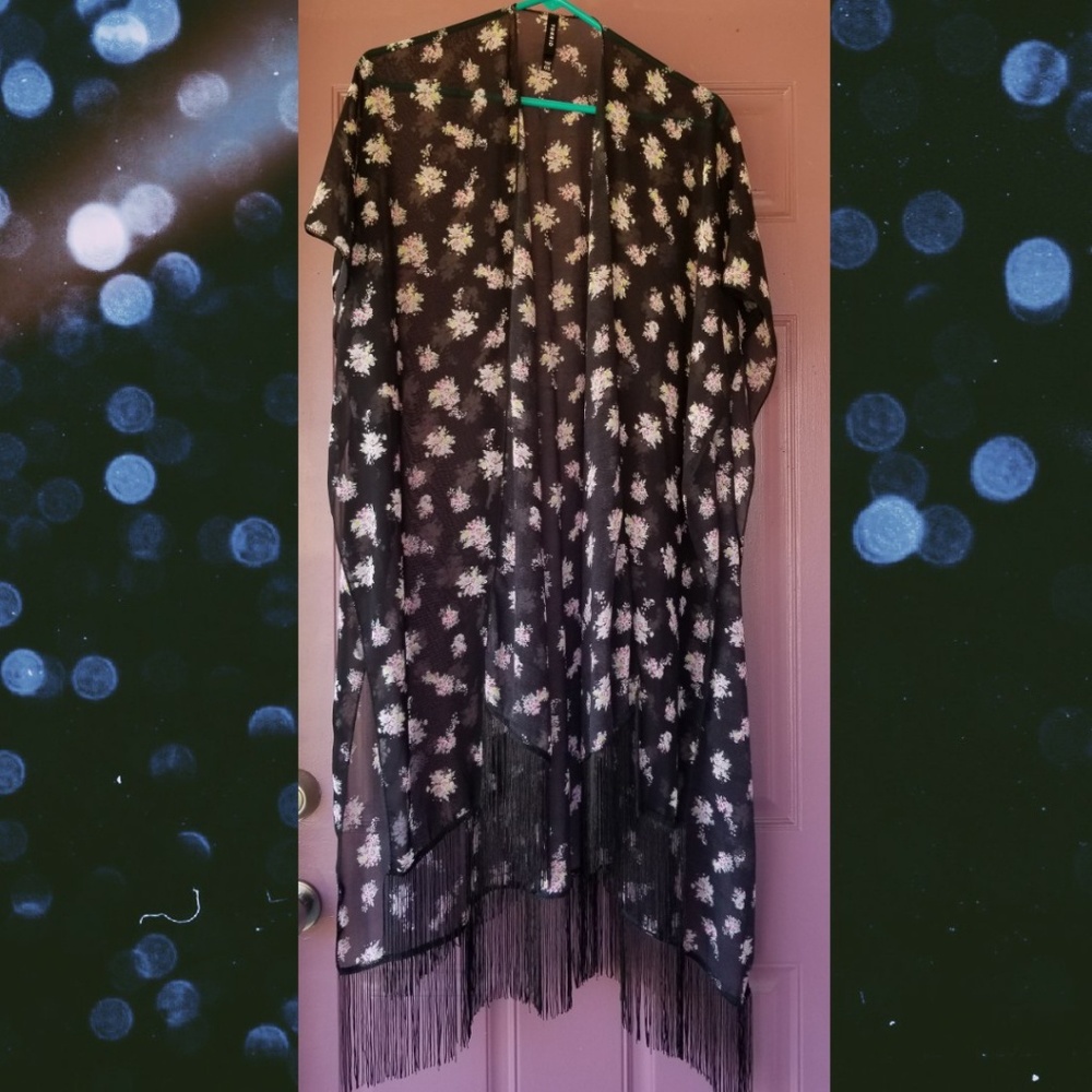 Torrid Black Floral Print Ruana/Kimono O/S 💗